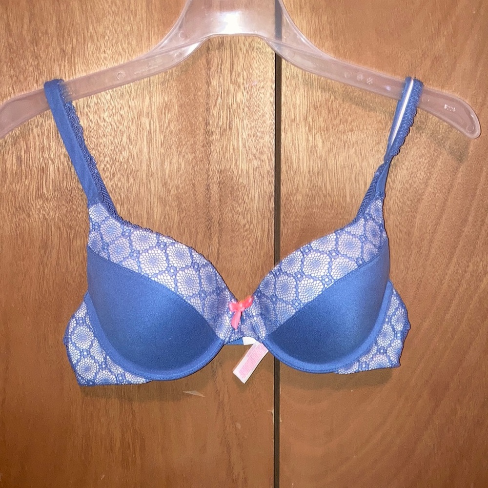 Victoria secret size 34c